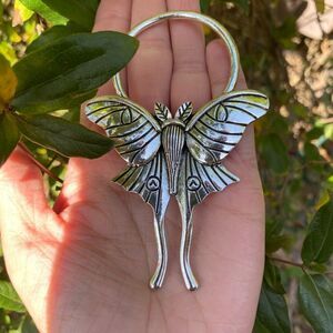 Vintage inspired Gothic Lunar Moth Hair Accessory, Silver Tone & hair pi…